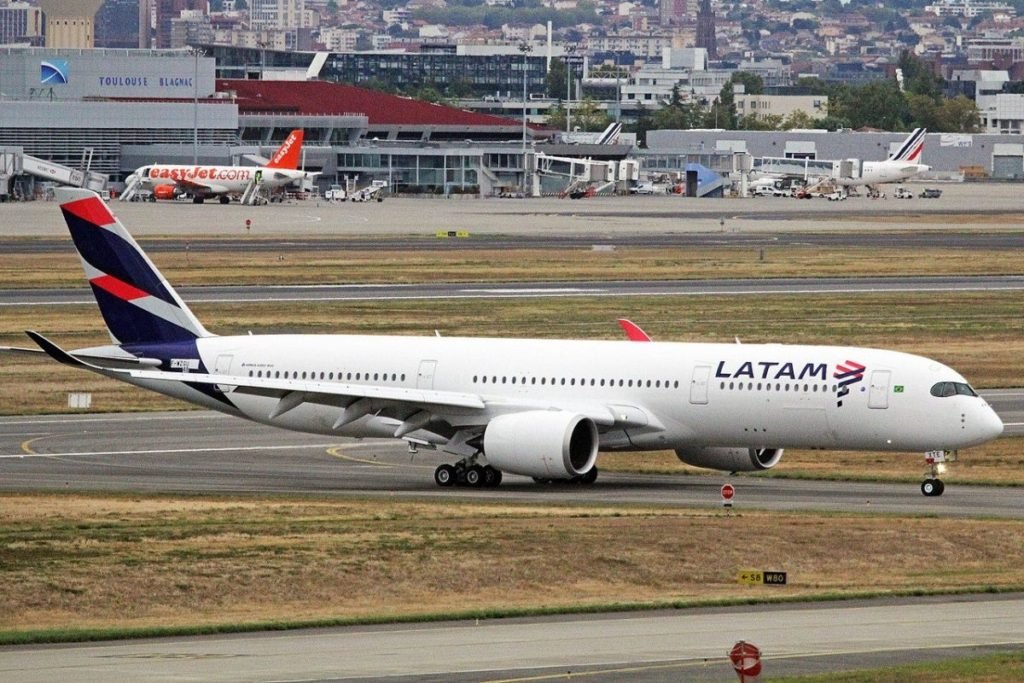 LATAM reduces operations by 95% in April