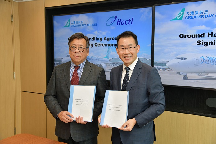 Algernon Yau, Chief Executive Officer of Greater Bay Airlines (left) and Wilson Kwong, Chief Executive of Hactl, sign the service agreement.