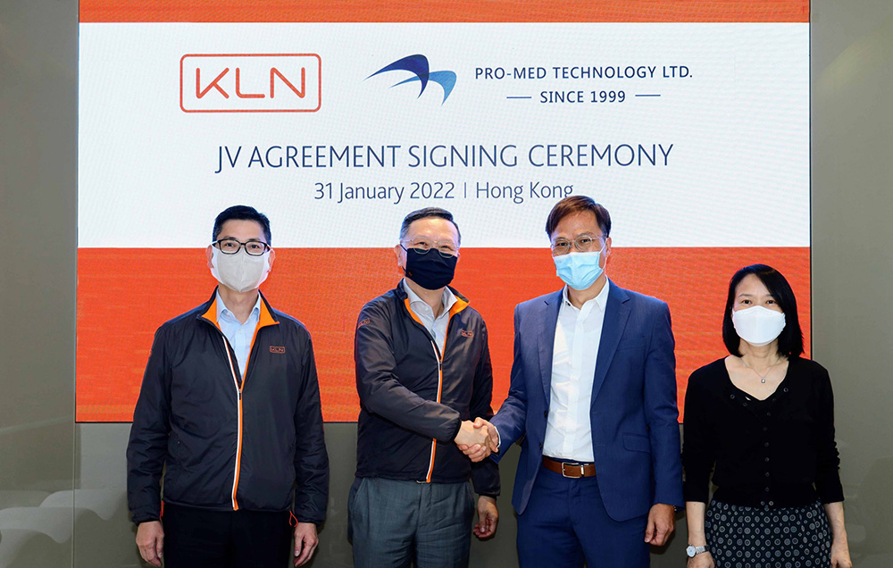 William Ma, Group Managing Director of Kerry Logistics Network (middle left), Samuel Lau, Deputy Managing Director - Integrated Logistics of Kerry Logistics Network (left), Terence Yu, Managing Director of Pro-Med Technology Ltd (middle right) and Rachel Yu, Finance and Administrative Manager of Pro-Med Technology Ltd attended the joint venture agreement signing ceremony.