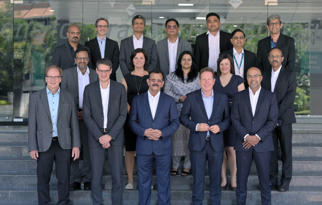 Lufthansa Cargo and IBS Software celebrate 10 years of partnership