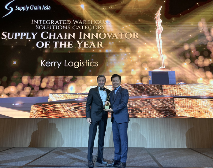 Alan Yip, Managing Director - South East Asia of Kerry Logistics Network (right) received the Supply Chain Innovator of the Year (Integrated Warehouse Solutions) award at the Supply Chain Asia Awards 2023.