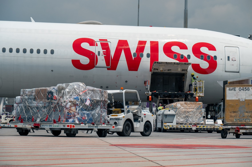Swiss WorldCargo now offers customers high-quality carbon removal in collaboration with Climeworks