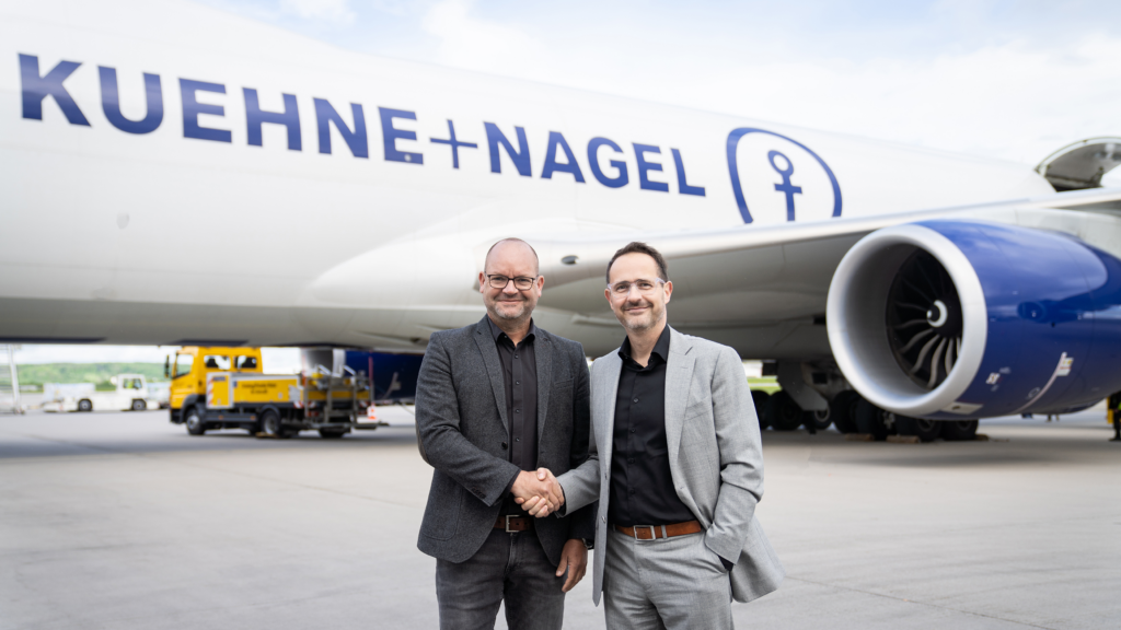 Sustainable air freight: Kuehne+Nagel and Mercedes-Benz use sustainable aviation fuel in transport logistics