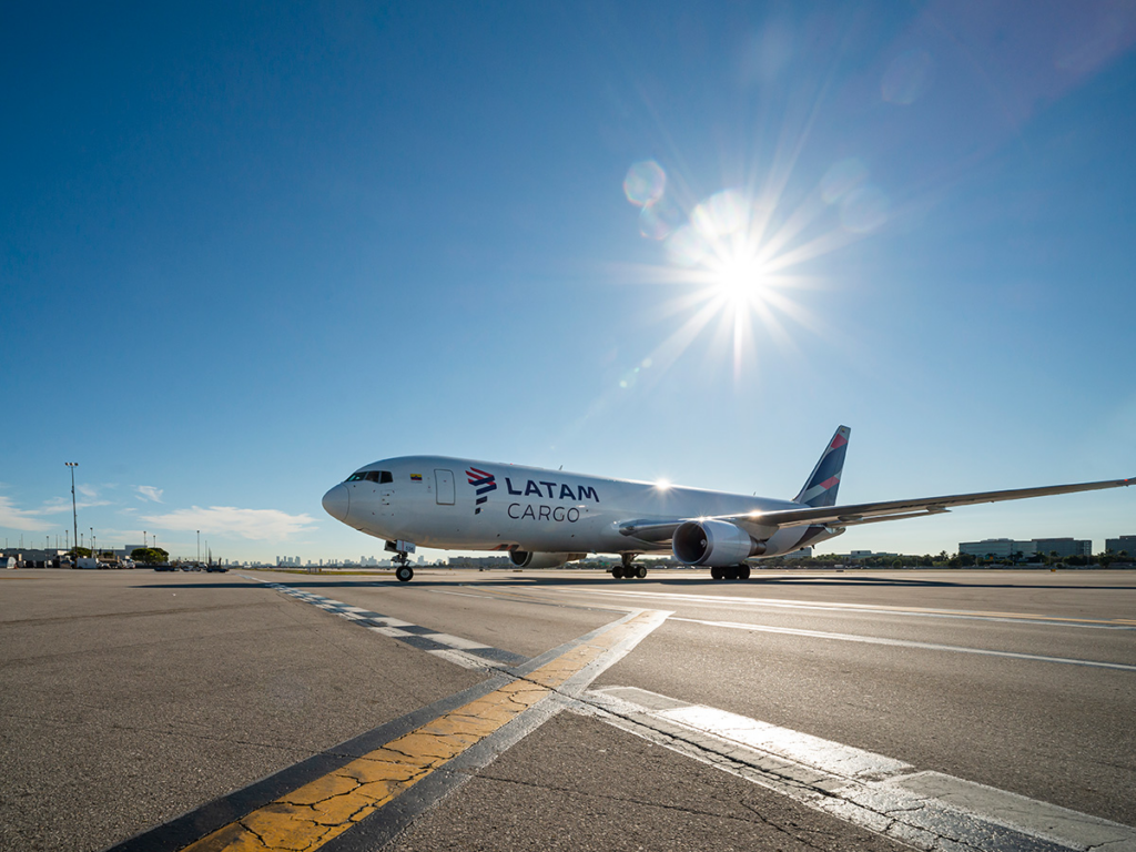 LATAM Group begins renewal of cargo fleet with the addition of a new cargo aircraft
