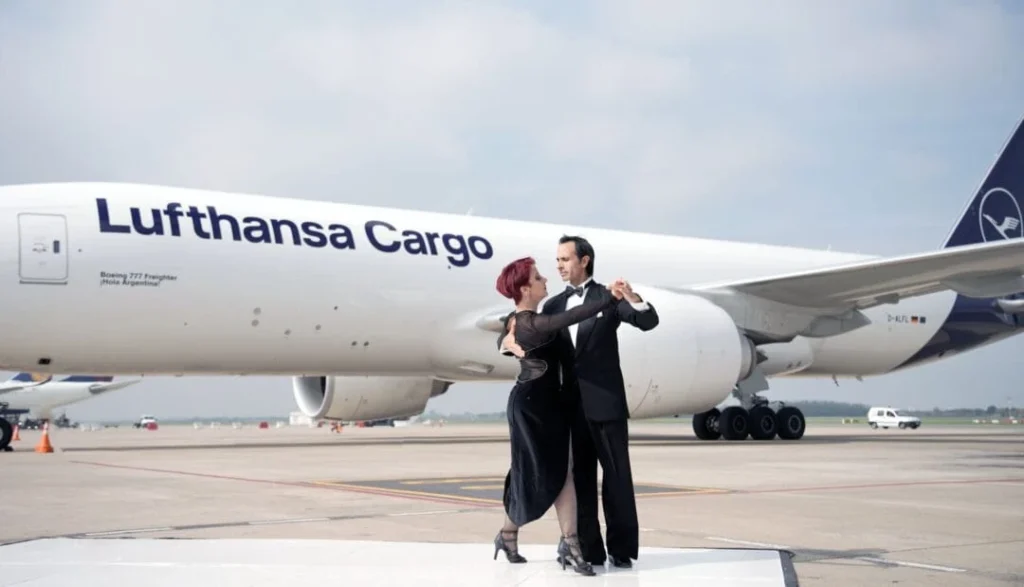 Lufthansa Cargo christens newest freighter “¡Hola Argentina!”