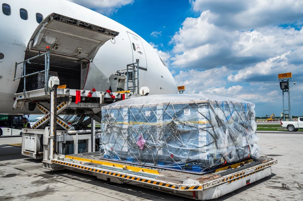 Middle East Conflict Reshapes Global Air Cargo Flows as Airport Capacity Shifts Intensify
