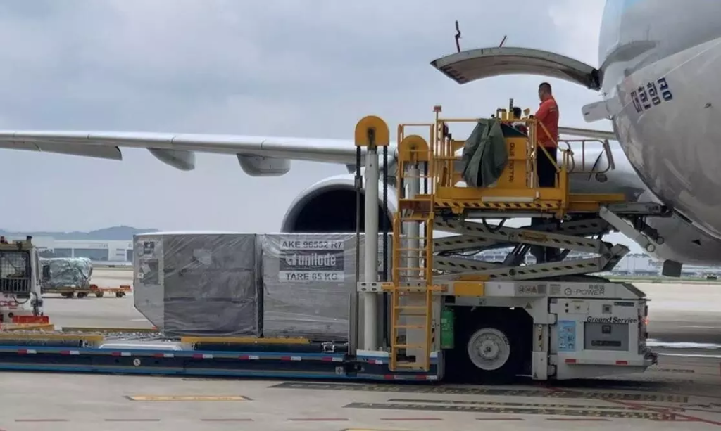 AI-driven semiconductor shipments propel global air cargo demand 7% higher in June