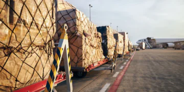 Global Airfreight Rates Ease 2.1% After GoldenWeek as Peak-Season Capacity Tightens