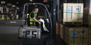 LATAM Cargo Introduces Virtual Reality Trainingfor 550 Warehouse Employees in Miami
