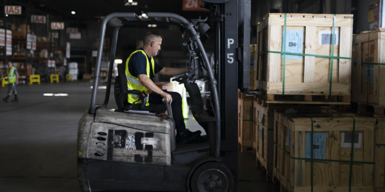 LATAM Cargo Introduces Virtual Reality Trainingfor 550 Warehouse Employees in Miami