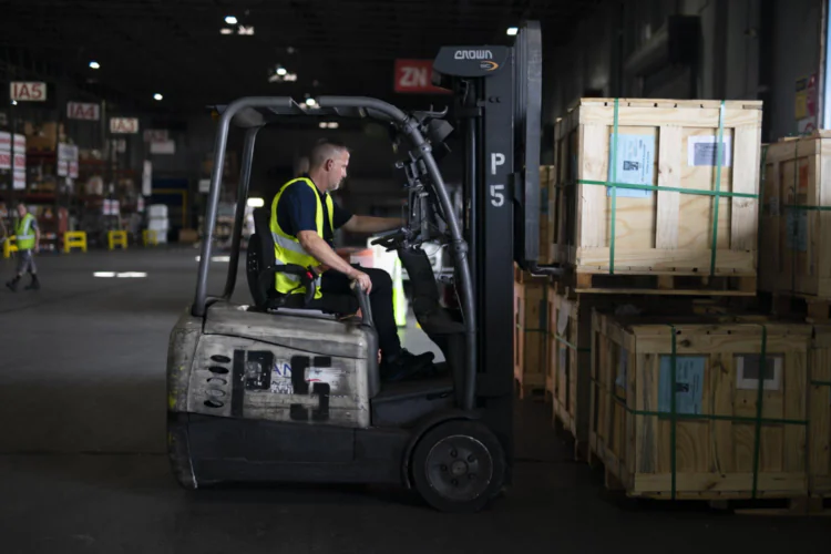 LATAM Cargo Introduces Virtual Reality Trainingfor 550 Warehouse Employees in Miami
