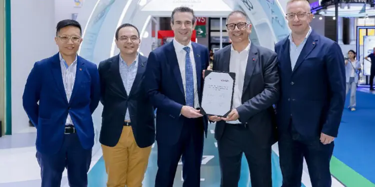 Cathay Cargo becomes launch customer for Unilode’s Fire Containment Cover Leasing Solution